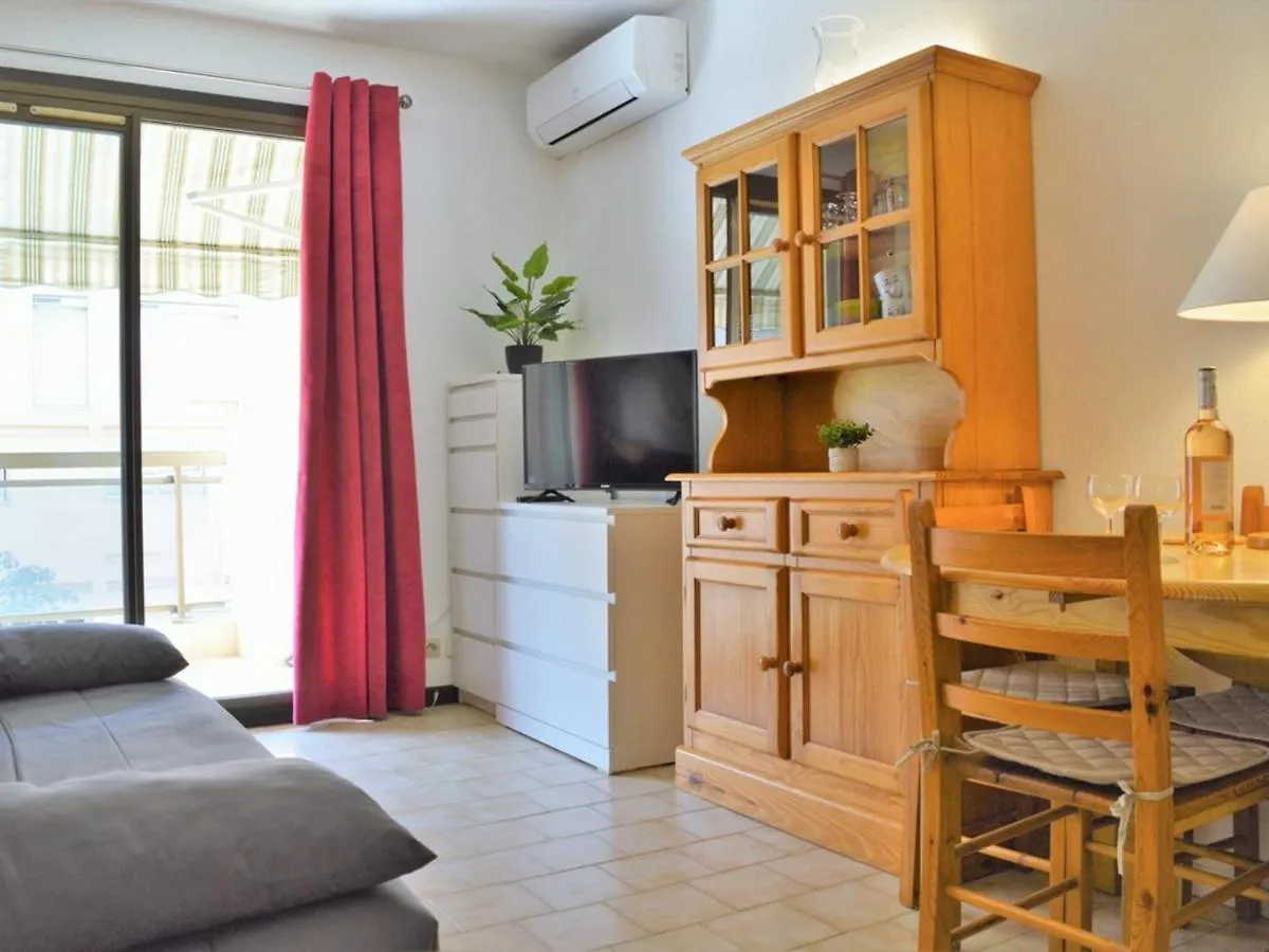 Appartement Climatise Avec Balcon Et Parking Privatif, A 100M De La Plage - Le Lavandou - Fr-1-251-352