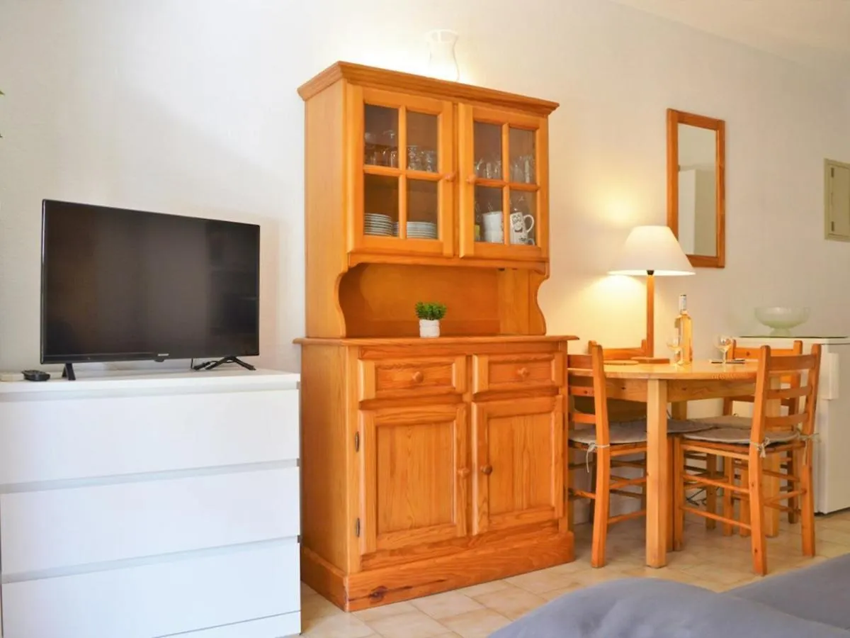 Apartment Appartement Climatise Avec Balcon Et Parking Privatif, A 100M De La Plage - Le Lavandou - Fr-1-251-352
