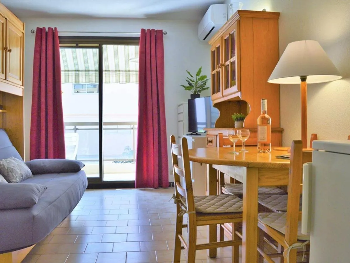 Appartement Climatise Avec Balcon Et Parking Privatif, A 100M De La Plage - Le Lavandou - Fr-1-251-352 France