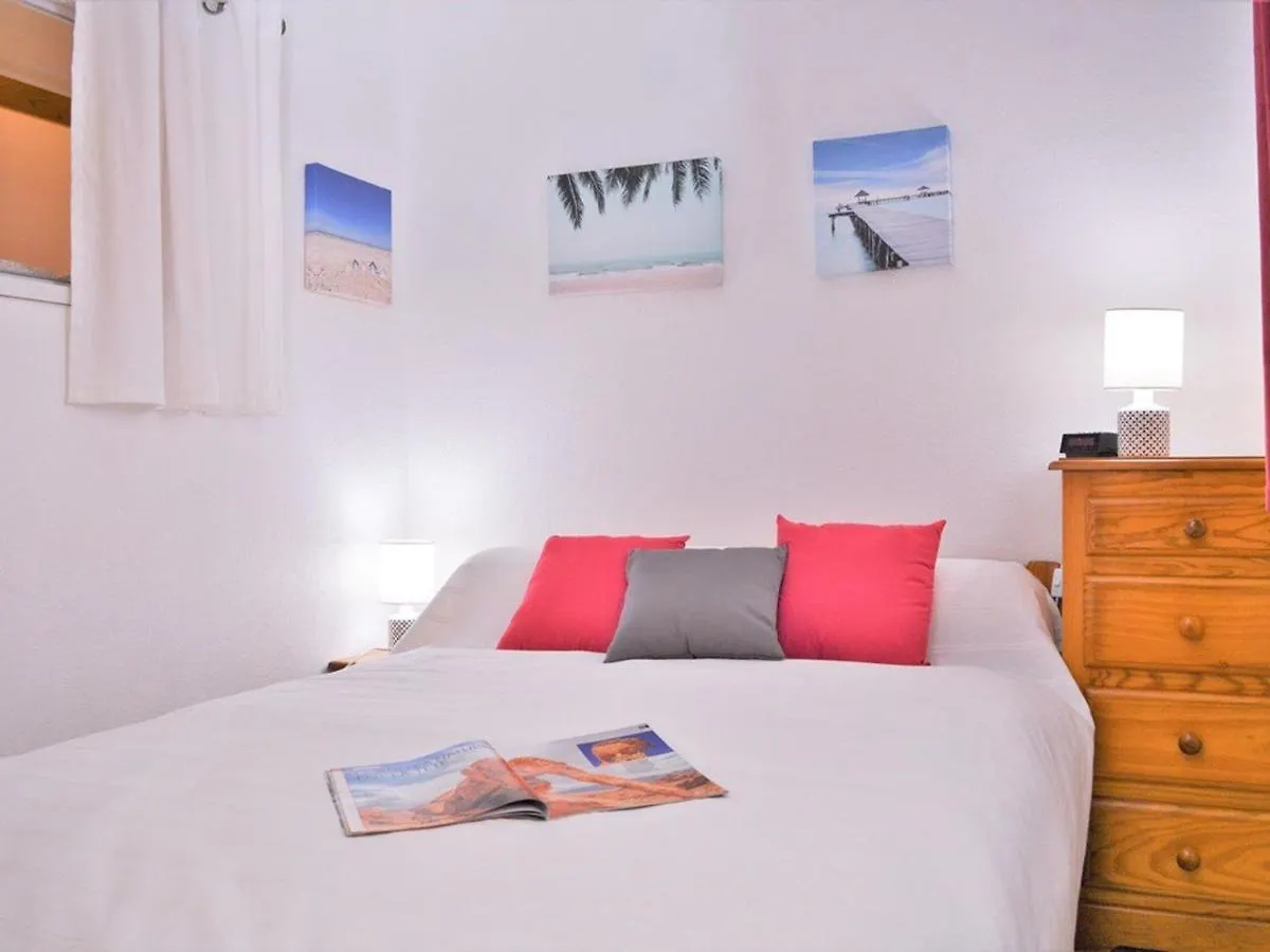 Appartement Climatise Avec Balcon Et Parking Privatif, A 100M De La Plage - Le Lavandou - Fr-1-251-352 0*,  France